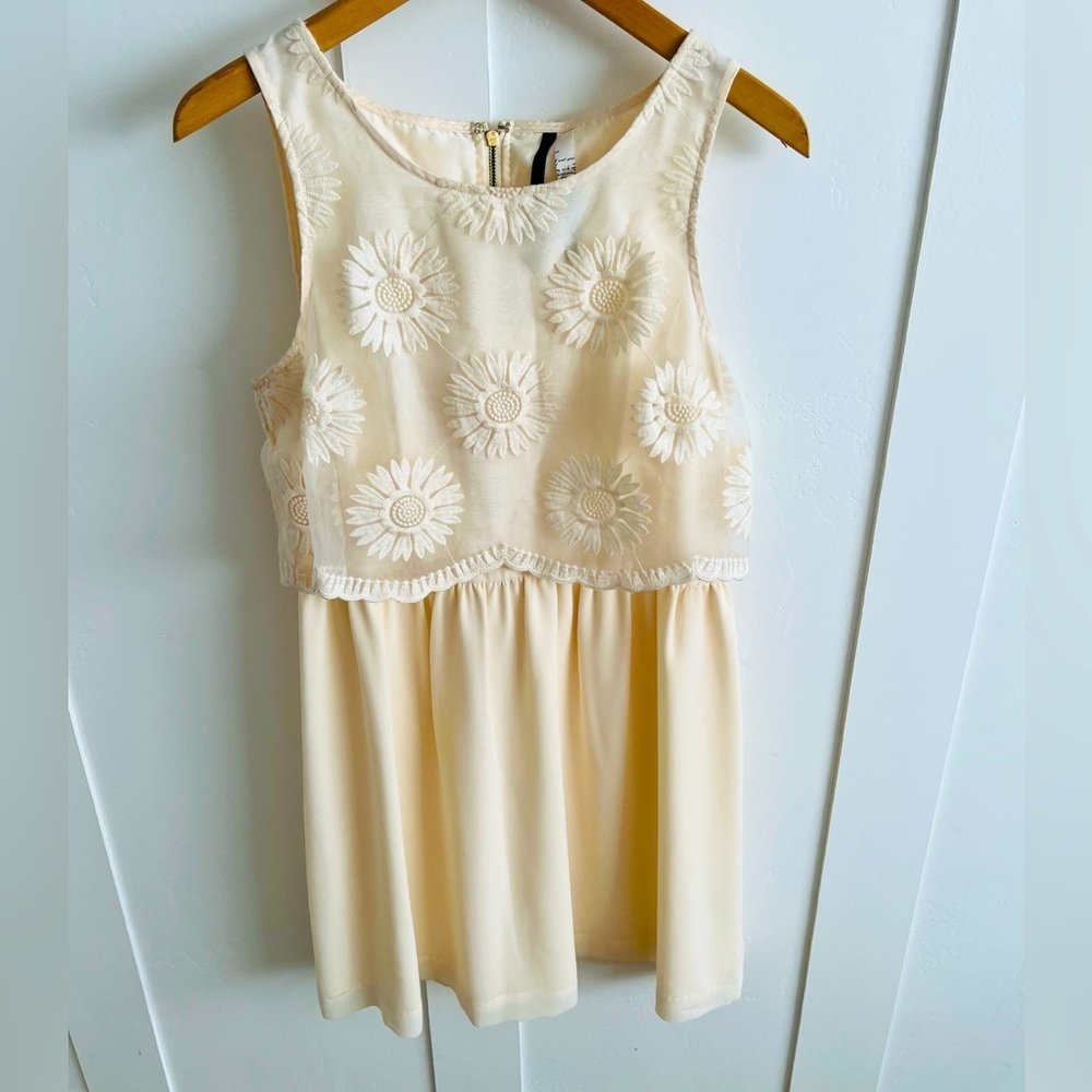 KENSIE Cream Dress size M